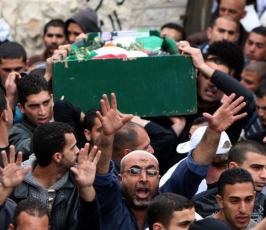 بالصور: تشييع أول شهيد فلسطيني في « الانتفاضة الثالثة » بالقدس 