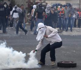 بالصور: تشييع أول شهيد فلسطيني في « الانتفاضة الثالثة » بالقدس 