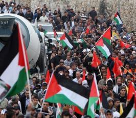 بالصور: تشييع أول شهيد فلسطيني في « الانتفاضة الثالثة » بالقدس 