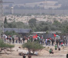 الصور الأولية لمسيرة العودة التي تحولت لمواجهات مع قوات الاحتلال شمال القطاع