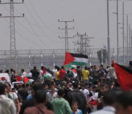 الصور الأولية لمسيرة العودة التي تحولت لمواجهات مع قوات الاحتلال شمال القطاع