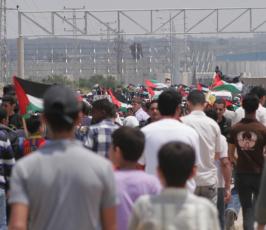 الصور الأولية لمسيرة العودة التي تحولت لمواجهات مع قوات الاحتلال شمال القطاع