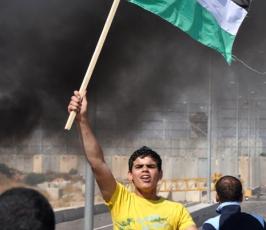 بالصور: عدسة فلسطين اليوم شهدت الإشتباكات على معبر بيت حانون