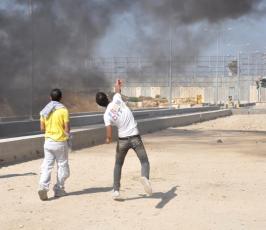 بالصور: عدسة فلسطين اليوم شهدت الإشتباكات على معبر بيت حانون