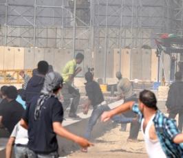بالصور: عدسة فلسطين اليوم شهدت الإشتباكات على معبر بيت حانون