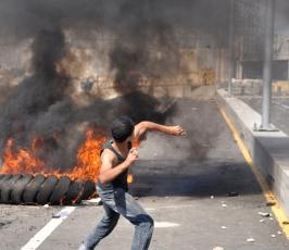 بالصور: عدسة فلسطين اليوم شهدت الإشتباكات على معبر بيت حانون