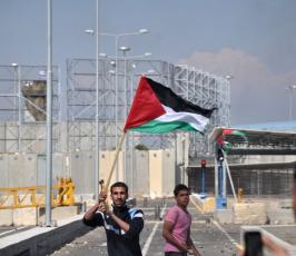 بالصور: عدسة فلسطين اليوم شهدت الإشتباكات على معبر بيت حانون