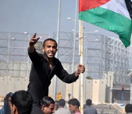 بالصور: عدسة فلسطين اليوم شهدت الإشتباكات على معبر بيت حانون