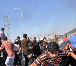 بالصور: جانب من الإشتباكات على معبر بيت حانون