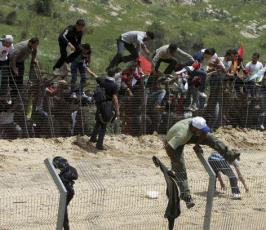 بالصور: الإشتباكات بين الإحتلال والفلسطينيين بقرية مجدل شمس 