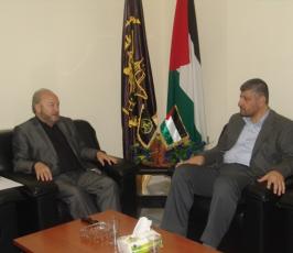 بالصُور: الرفاعي ممثل الجهاد في لبنان  يستقبل الناشط البريطاني جورج غالاوي 