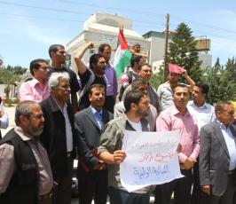 بالصور: وقفة تضامنية إحتجاجاً ورفضاً لخطاب نتنياهو وتأكيد على المصالحة بساحة الجندى المجهول