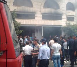 بالصور: حريق ضخم بأحد المنازل غرب مدينة غزة