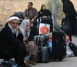 بالصور: المسافرون عبر  معبر رفح بعد تشغيله بشكل دائم