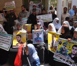 بالصور: إعتصام الأسرى الإسبوعى بالصليب الأحمر بغزة