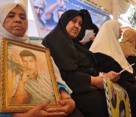 بالصور: إعتصام الأسرى الإسبوعى بالصليب الأحمر بغزة