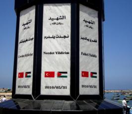بالصور:: هنية يفتتح منصب تذكاري لشهداء أسطول الحرية في ميناء غزة
