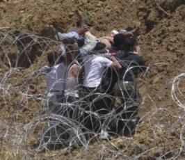 بالصور: شهداء وجرحى بإشتباكات بمجدل شمس بمسيرات العودة