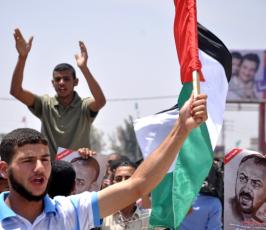 بالصور: مسيرات غضب بيوم النكسة على معبر بيت حانون