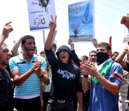 بالصور: مسيرات غضب بيوم النكسة على معبر بيت حانون