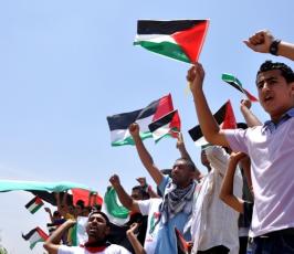 بالصور: مسيرات غضب بيوم النكسة على معبر بيت حانون