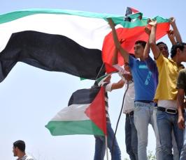 بالصور: مسيرات غضب بيوم النكسة على معبر بيت حانون