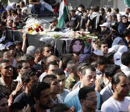 بالصور : تشيع شهداء مجدل شمس في مخيم اليرموك 