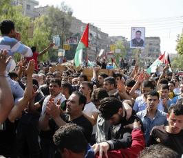 بالصور : تشيع شهداء مجدل شمس في مخيم اليرموك 