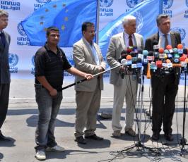 بالصور: رئيس البرلمان الأوروبي جيرزي بوزيك بزيارة له بغزة