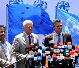 بالصور: رئيس البرلمان الأوروبي جيرزي بوزيك بزيارة له بغزة