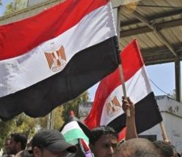 بالصور: مسيرة حاشدة أمام معبر رفح للتنديد بإغلاق المعبر وفتحه بشكل دائم