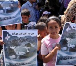 بالصور: الغزيون يحيون ذكرى يوم اللاجئ الفلسطينى