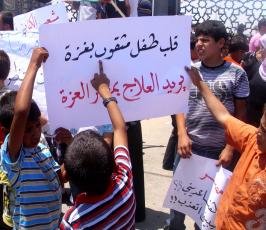 بالصور.. أطفال غزة يطالبون طنطاوي بتطبيق التسهيلات على معبر رفح