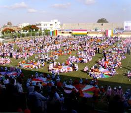 بالصور .. أطفال غزة يدخلون موسوعة غينتس بأكبر عدد من البارشوتات