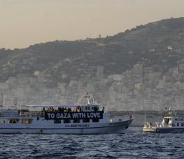 بالصور: مظاهرة لنشطاء كسر الحصار عن غزة باليونان لمنع السلطات اليوناينة إبحارهم لغزة