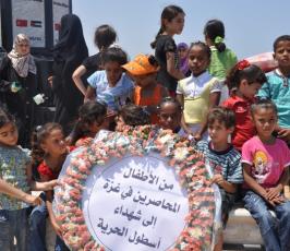 بالصور:أطفال غزة يتضامنون مع أسطول الحرية 2