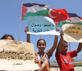 بالصور:أطفال غزة يتضامنون مع أسطول الحرية 2