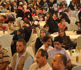 بالصور: حفل للهيئة الخيرية لإغاثة الشعب الفلسطينى لتوزع كفالات لأيتام غزة