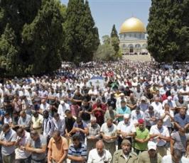 بالصور: المصلون يتوافدون على المسجد الاقصى فى الجمعة الأولى من شهر رمضان المبارك