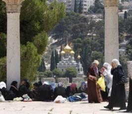 بالصور: المصلون يتوافدون على المسجد الاقصى فى الجمعة الأولى من شهر رمضان المبارك