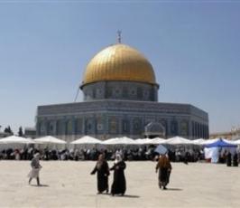 بالصور: المصلون يتوافدون على المسجد الاقصى فى الجمعة الأولى من شهر رمضان المبارك