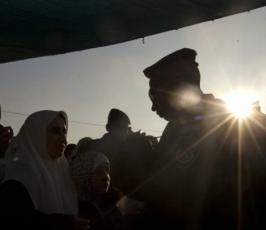 بالصور : حواجز إسرائيلية تمنع المصلين من الصلاة داخل المسجد الأقصى