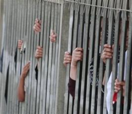 بالصور : حواجز إسرائيلية تمنع المصلين من الصلاة داخل المسجد الأقصى