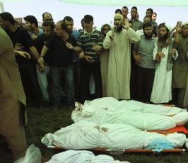 بالصور : جماهير غاضية تشييع جثامين شهداء المقاومة في رفح