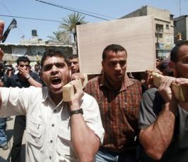 عائلة « قريقع » تودع ثلاثة من أبنائها من بينهم طفل فلسطيني