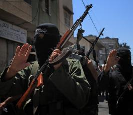 بالصور: مؤتمر صحفي لألوية الناصر صلاح الدين تعلن وقف مؤقت لإطلاق الصواريخ