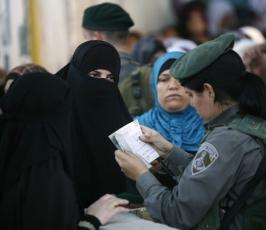 رغم المضايقات والحواجز آلاف المصلين يؤدون صلاة الجمعة بالقدس