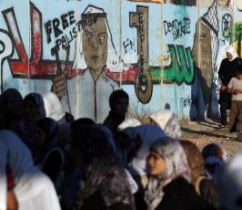 رغم المضايقات والحواجز آلاف المصلين يؤدون صلاة الجمعة بالقدس
