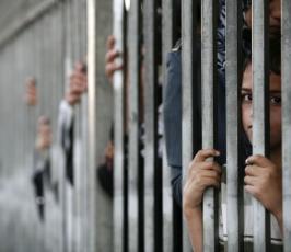رغم المضايقات والحواجز آلاف المصلين يؤدون صلاة الجمعة بالقدس
