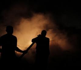 بالصور: شهيد من سرايا القدس إثر قصف صهيونى غادر لسيارته وسط قطاع غزة